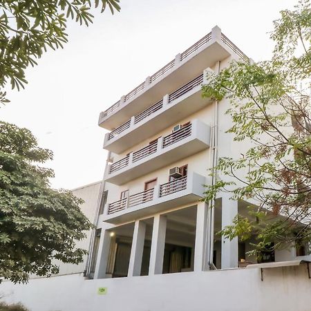 Oyo 71597 The Shivaay Residency Gurgaon Exterior foto