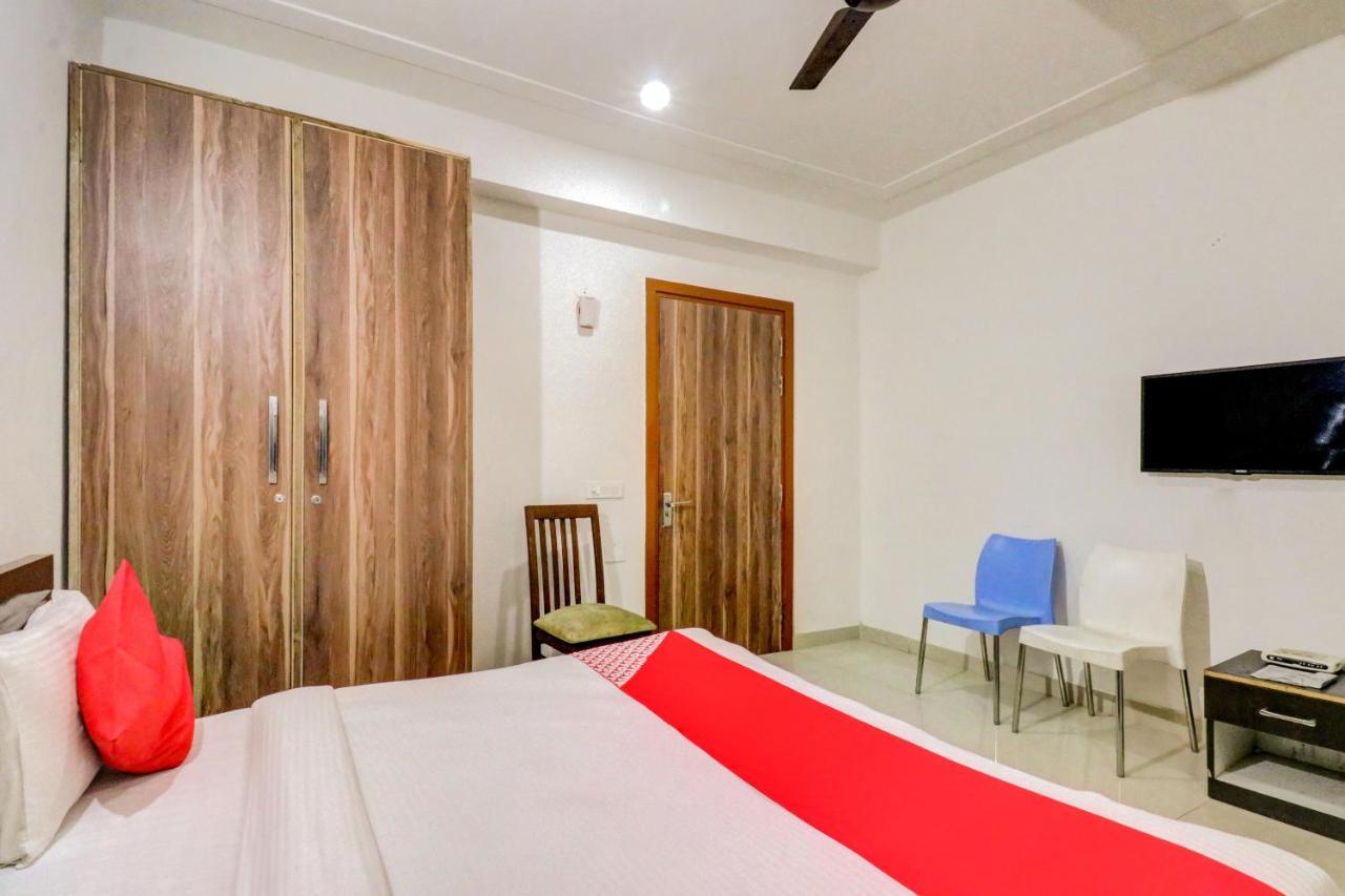 Oyo 71597 The Shivaay Residency Gurgaon Exterior foto