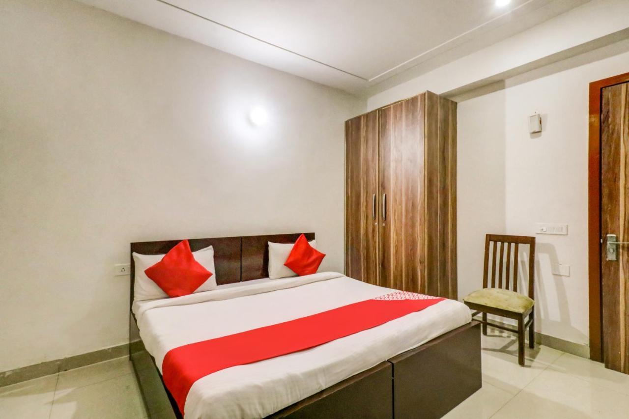 Oyo 71597 The Shivaay Residency Gurgaon Exterior foto