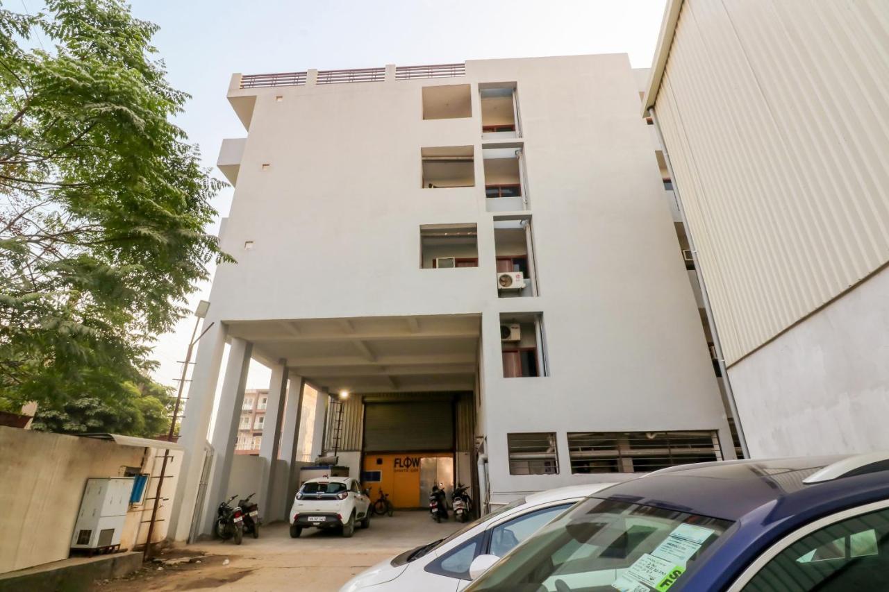 Oyo 71597 The Shivaay Residency Gurgaon Exterior foto