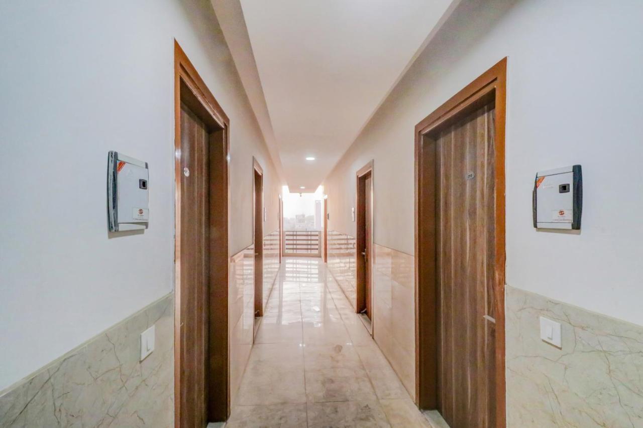Oyo 71597 The Shivaay Residency Gurgaon Exterior foto